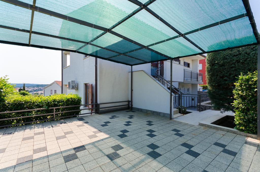 Apartments Miha Krk Town Exterior photo